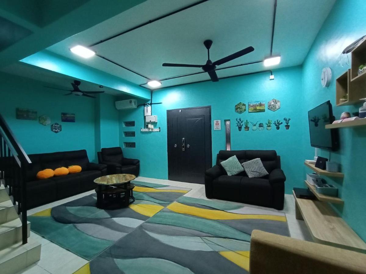 The Handz House Ii With Wifi - For Family Or Same Gender Only Holiday home