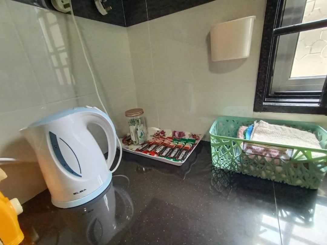 The Handz House Ii With Wifi - For Family Or Same Gender Only Holiday home *
