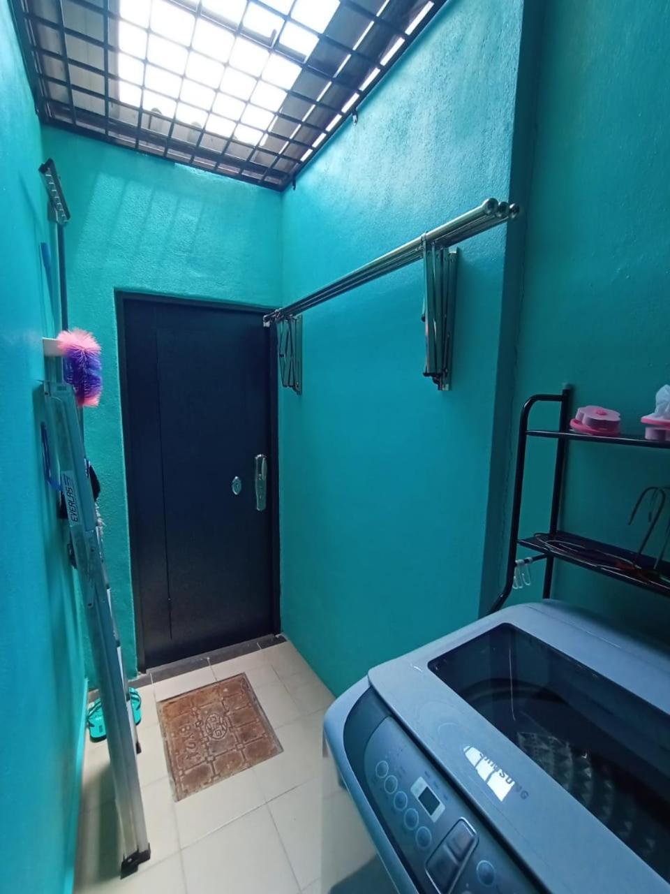 The Handz House Ii With Wifi - For Family Or Same Gender Only Holiday home *